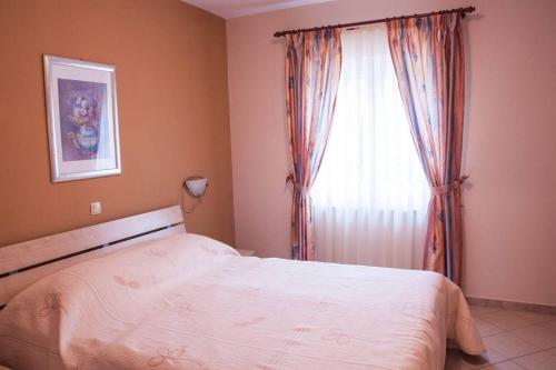 One-Bedroom Apartment - Ground Floor image 2