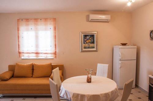 One-Bedroom Apartment with Terrace image 7
