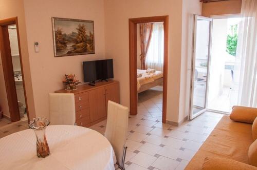 One-Bedroom Apartment with Terrace image 6