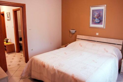 One-Bedroom Apartment - Ground Floor image 4