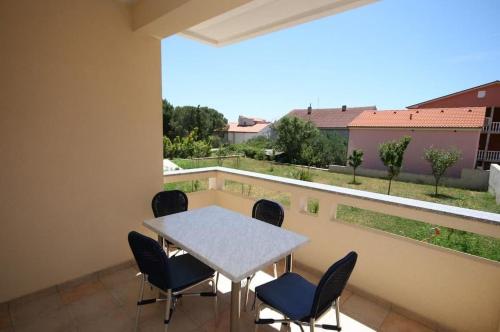 One-Bedroom Apartment with Terrace image 2