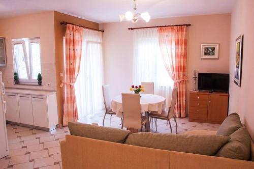 One-Bedroom Apartment - Ground Floor image 10