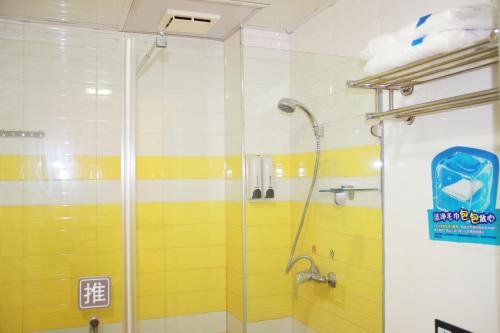 7Days Inn Guangzhou Shangxia Jiu Rd – Guangzhou (Canton), IA