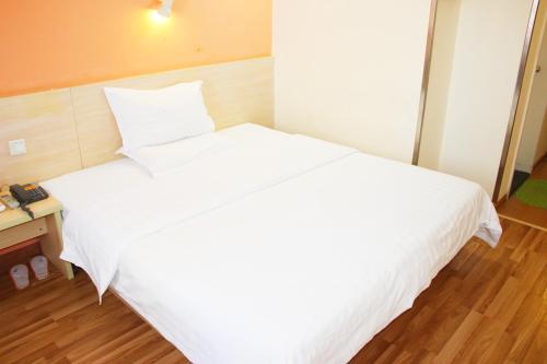 7Days Inn Guangzhou Shangxia Jiu Rd – Guangzhou (Canton), IA