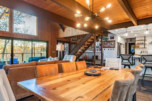 Legacy Lodge by AvantStay Upper-Level Retreat Deck Hot Tub in Lake Arrowhead, USA