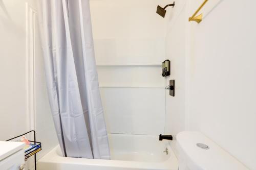 1 Mi to Dtwn Macon Cozy Home with Fenced Yard