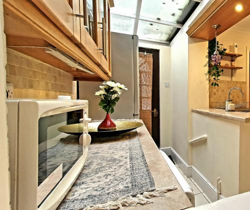 Inviting 2-Bed Cottage in Windsor, Windsor (foto 8)
