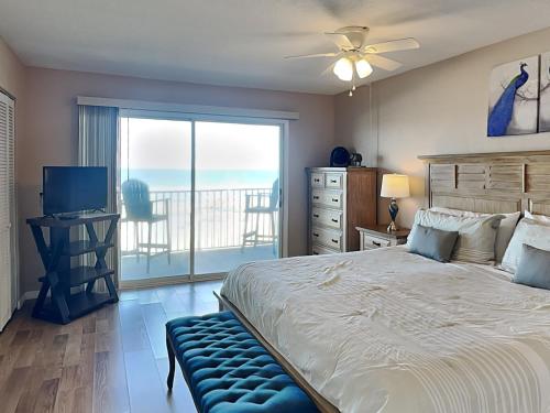 Starboard Light 1 2 Bedrooms Pool Access WiFi Pool Table Sleeps 6 - image 13