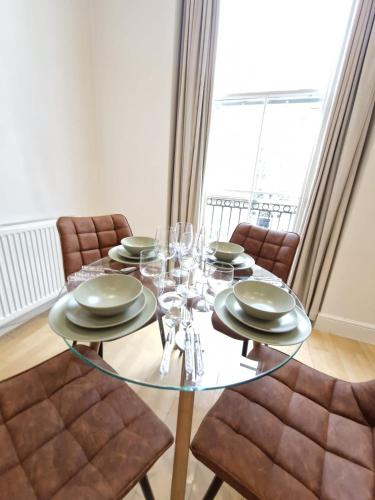 Clarges- Selfridges Deluxe Apartments - image 6