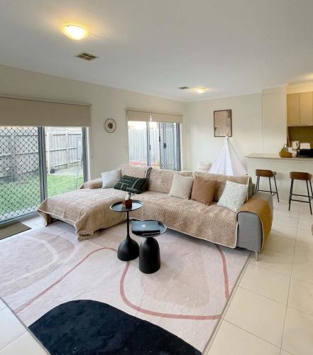 Special offer! Jap-inspired stay with Lakeside view Room OR Entire House - Melbourne
