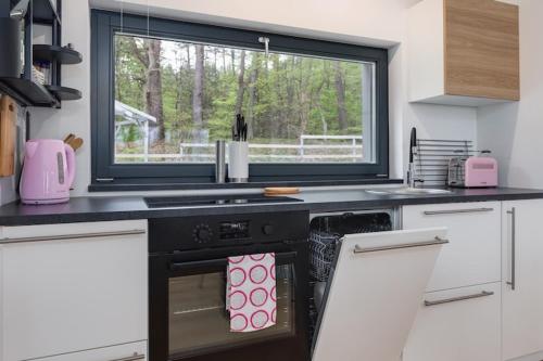 Konyha, Holiday Home by Lake Wise ka with Sauna in Wiselka