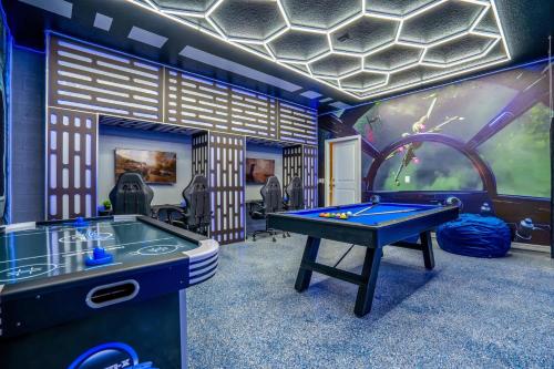 Upstay 20 Guest Capacity Mansion Near Disney in Orlando, USA