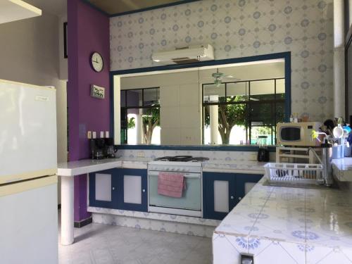 مطبخ, CASA MORADA 24 Personas alberca climatizada Burgos Cuernavaca in Tres de Mayo