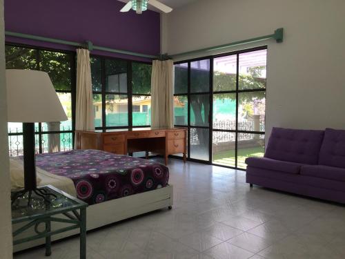 CASA MORADA 24 Personas alberca climatizada Burgos Cuernavaca in Tres de Mayo