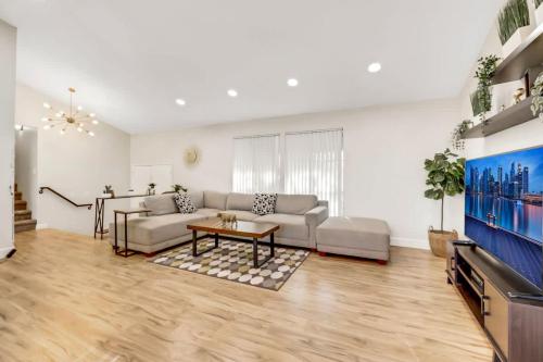 MidCentury Modern Home with Pool 10 Min to Strip Great for Family, Las Vegas (fotografie 9)