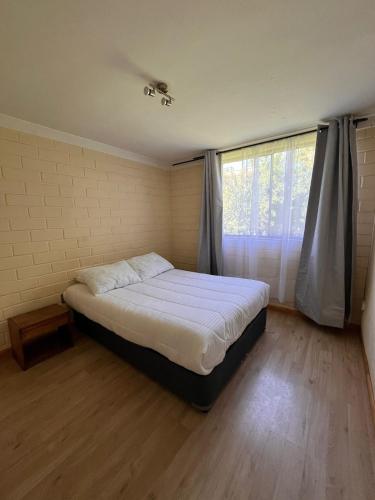 Casa independiente con rejas