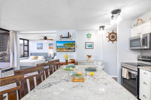 Beautiful 7th Floor with Partial Ocean Views | 1 Block to Beach | Free Parking & WIFI - image 32