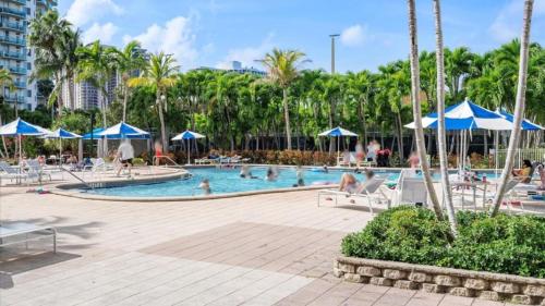 2BR Luxury Ocean Reserve Condo with Park Views! in Miami Beach, USA