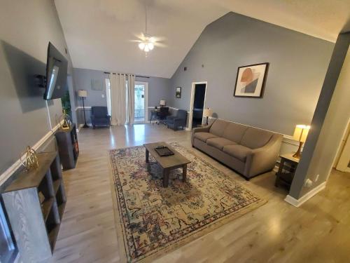 Near Hospital and Downtown- Lodging on Leghorn Near Hospital and Downtown- Lodging on Leghorn