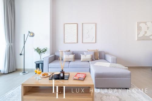 LUX LIV Contemporary Full Marina View Suite, Дубай (фото 8)
