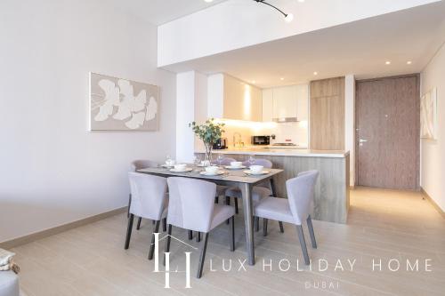 LUX LIV Contemporary Full Marina View Suite, Дубай (фото 4)