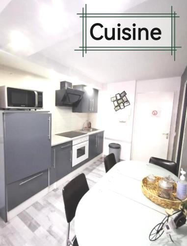 Rodez Centre Ville, Parking Public Gratuit, Petit Dej Supplement - Rodez