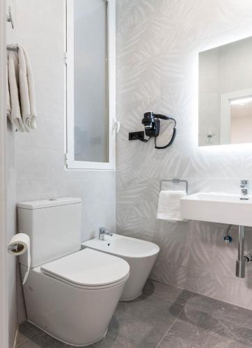 Hostal Excelsior - image 12