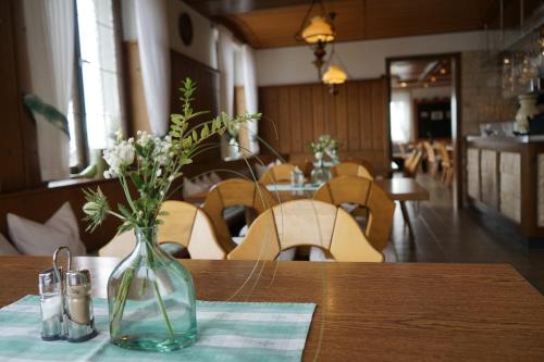 餐廳, Gasthof Brennerei zum Forst in 克雷斯波洛安博登湖