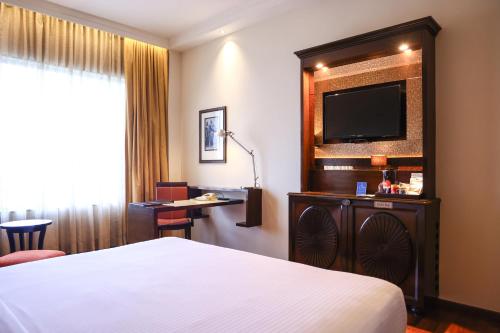 Double room, deluxe, city view, spa bathtub