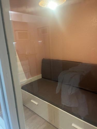 Appartement lumineux en rez-de- jardin Appartement lumineux en rez-de- jardin