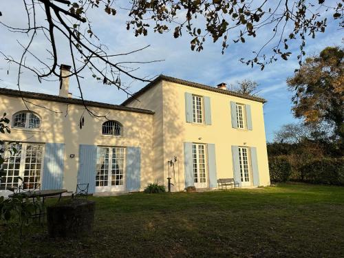 Dārzs, Gîte avec piscine près de Bazas et Langon (Gite avec piscine pres de Bazas et Langon) in Saint-Côme