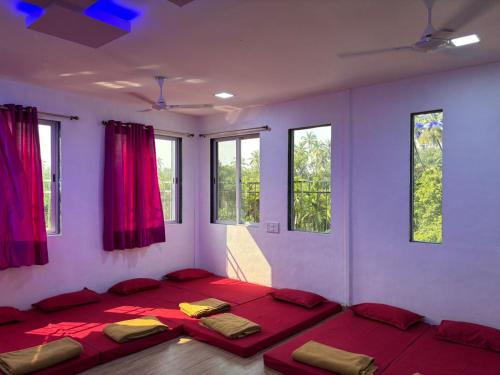 Mixed Dormitory Room image 2