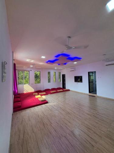 Mixed Dormitory Room image 4