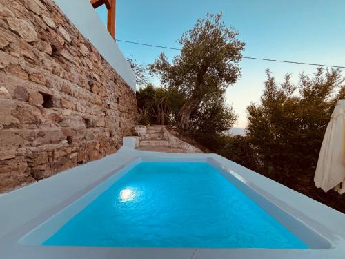 Peldbaseins, Casita Comares - bed and breakfast - La Alquería - Comares - Málaga (Casita Comares - bed and breakfast - La Alqueria - Comares - Malaga) in Komaresa