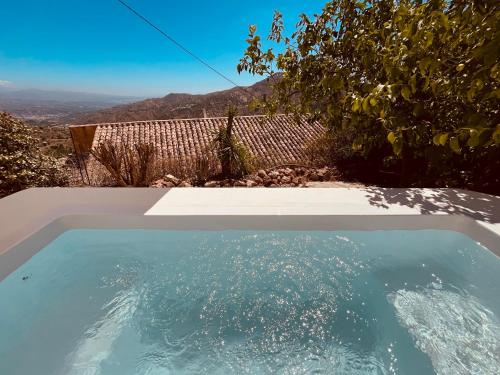 Peldbaseins, Casita Comares - bed and breakfast - La Alquería - Comares - Málaga (Casita Comares - bed and breakfast - La Alqueria - Comares - Malaga) in Komaresa