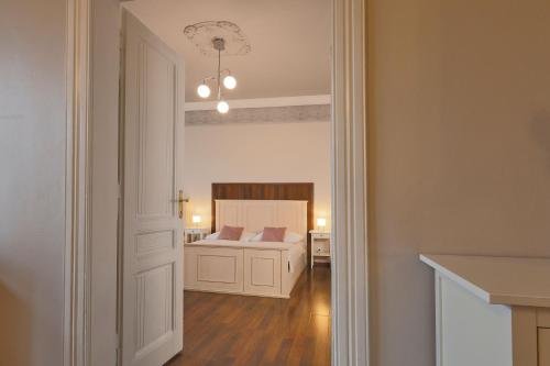 Superior Apartment image 10