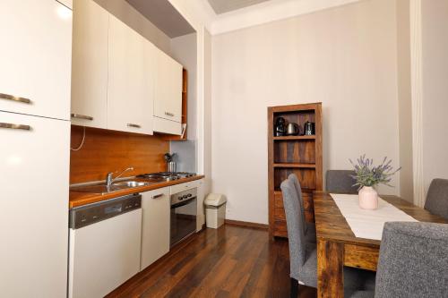 Superior Apartment image 3