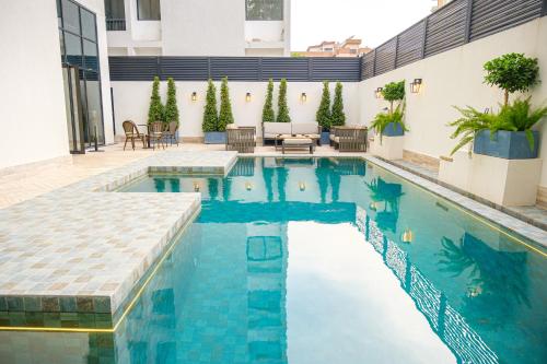 สระว่ายน้ำ, La Clarté (La Clarte) near สนามบินปอร์ตบูเอต์