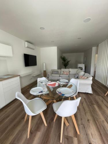 ห้องส่วนกลางสำหรับนั่งเล่น/ดูทีวี, Apartamento Tronqueiras in กาโบ ดา ปรายา