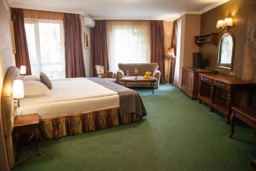 Luxury Double Room image 10