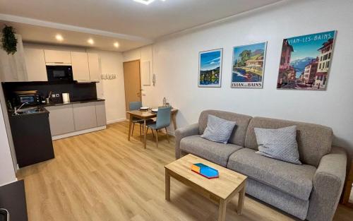 T2 - vue lac - 100 m du Hilton - Garage privé - 4 étoiles - Location saisonnière - Évian-les-Bains