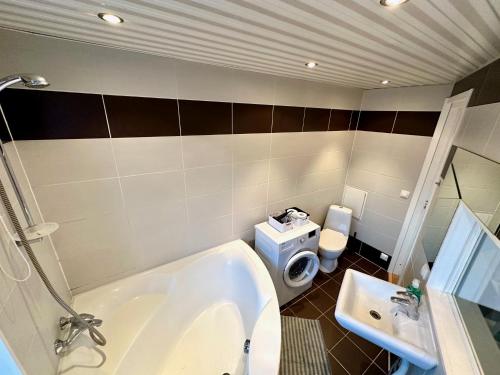 Central Location Apartment with Wide Bath, Tallinn (photo 2)