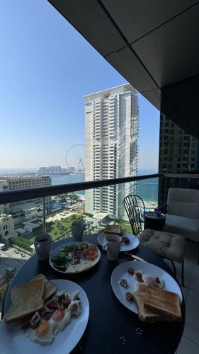4 All Friends JBR, Sea view