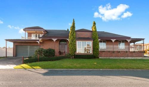 Exterior view of Federation Style 4 bedroom House with Ocean View