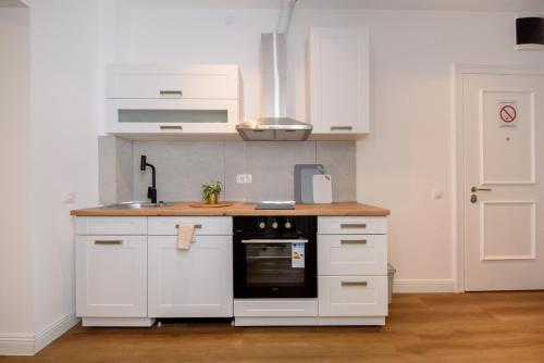 Top Central 6 Apartments - image 3