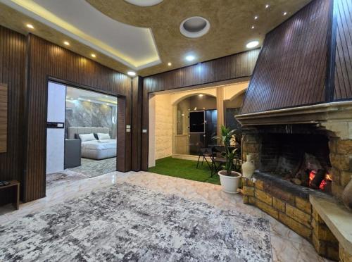 1 queen bed, 3 sofa beds