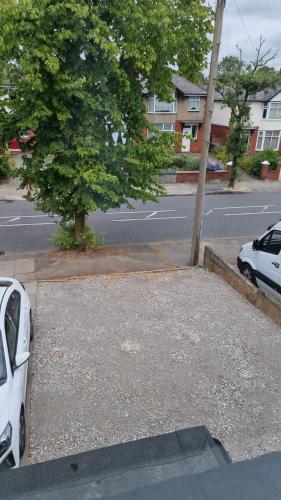 Full House, Massage Mattresses, Sleeps 6 guests, Free wifi, Free Parking, Free Netflix, Smart TV Full House, Massage Mattresses, Sleeps 6 guests, Free wifi, Free Parking, Free Netflix, Smart TV