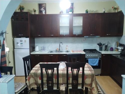 One-Bedroom Apartment image 3