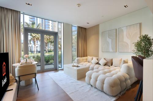 Livbnb-Serene 1B with Private Patio and Ain Dubai Views, Dubai (photo 3)