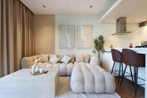Livbnb-Serene 1B with Private Patio and Ain Dubai Views, Dubai (photo 5)